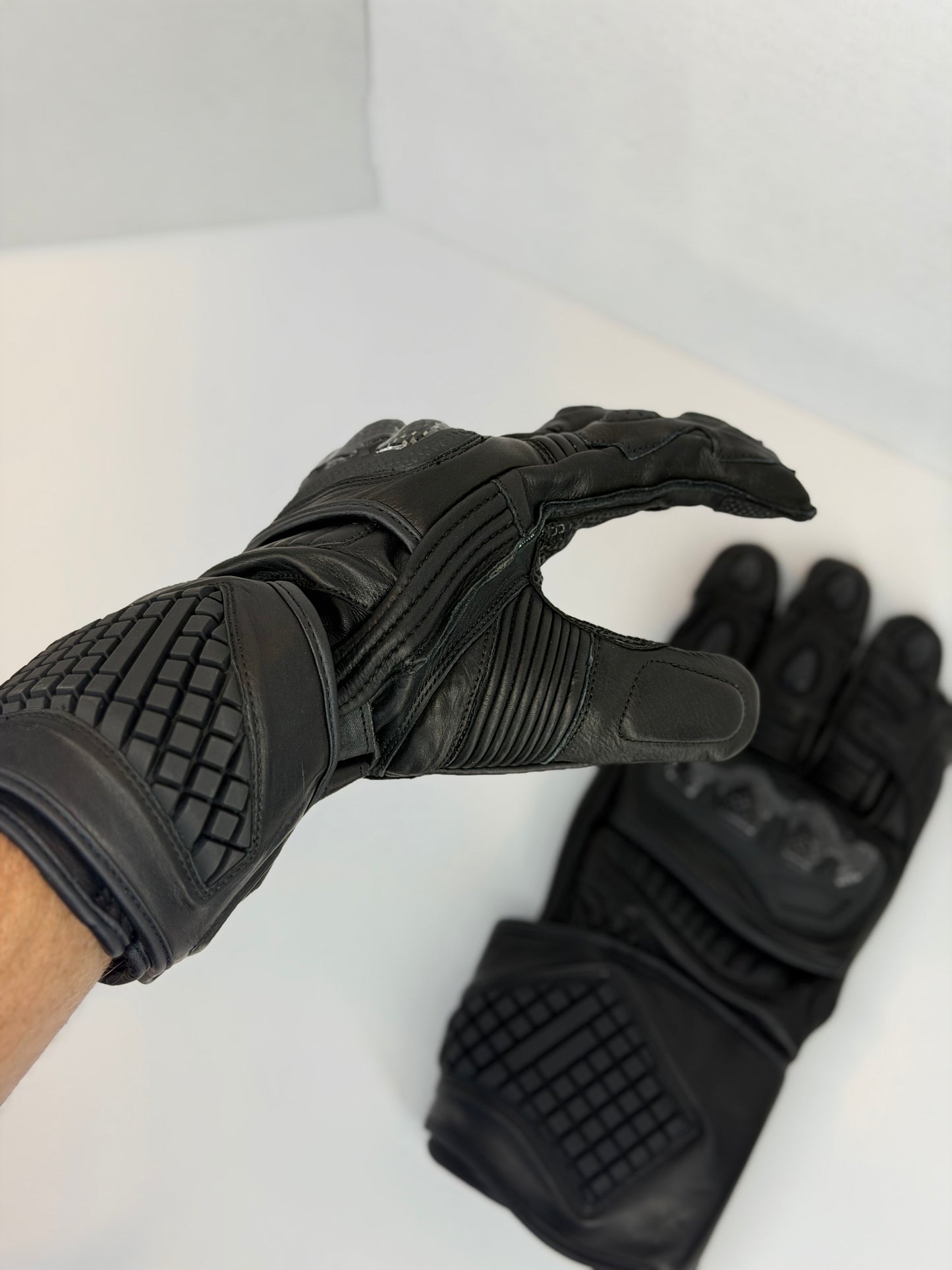 Vybes Guantlet Riding Gloves